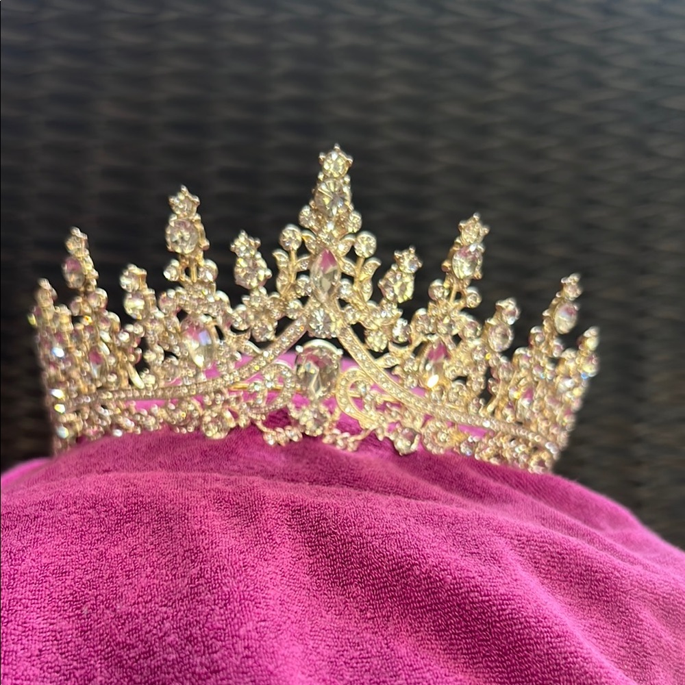 Gold Ornate Hair Accessory with Rhinestones